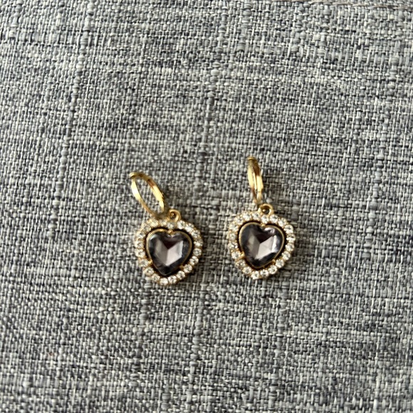 ⭐️ Amerie’s crystal heart huggie earrings - Picture 2 of 2